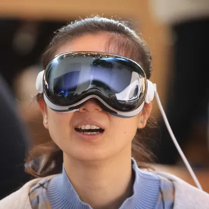 "يوتيوب" تكشف خططها لتطوير تطبيق مخصص لنظارة أبل Vision Pro