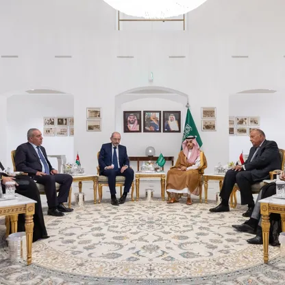 "السداسية العربية" تطالب بوقف النار في غزة وتعارض اجتياح رفح