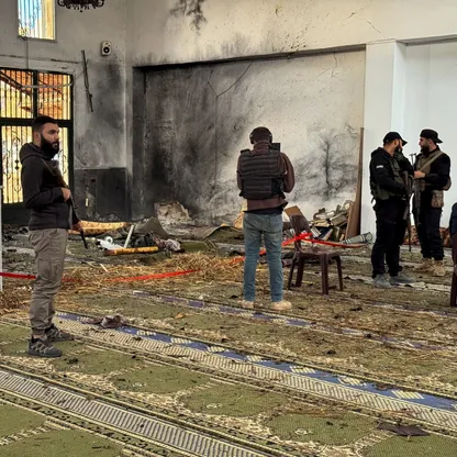 سوريا.. ضحايا ومصابون في انفجار داخل مسجد بحمص