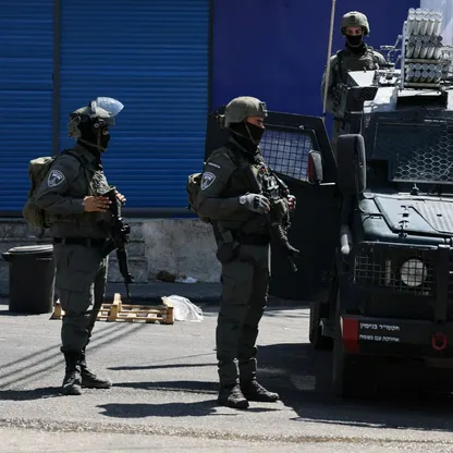 تصعيد إسرائيلي في الضفة: اقتحامات واعتقالات وهدم منزل بالتزامن مع اقتحام الأقصى