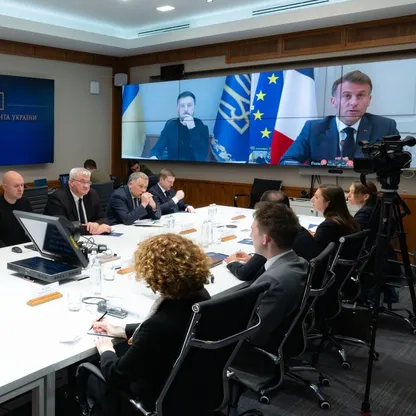 خطة السلام.. زيلينسكي يطلب إشراك الأوروبيين في "القضايا الحساسة" مع ترمب