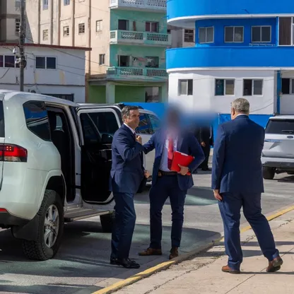 مدير CIA ينقل رسالة من ترمب إلى كوبا.. وهافانا تدرس قبول مساعدات أميركية