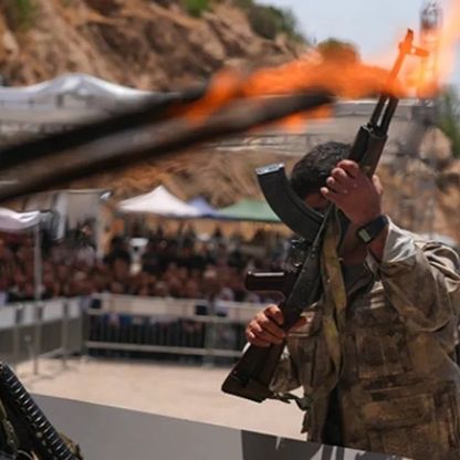 بالصور.. مقاتلو حزب العمال الكردستاني يبدأون تسليماً رمزياً لأسلحتهم في العراق