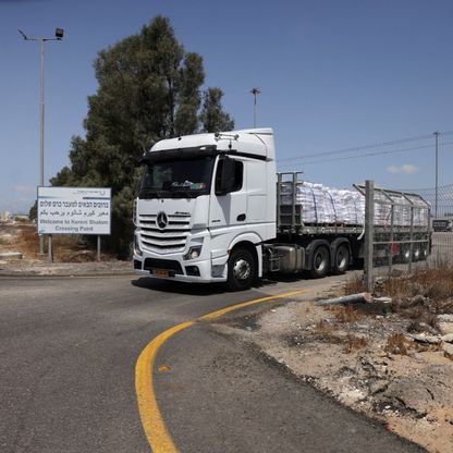 إسرائيل تعلن دخول 5 شاحنات مساعدات إلى غزة.. والأمم المتحدة: "قطرة في محيط"