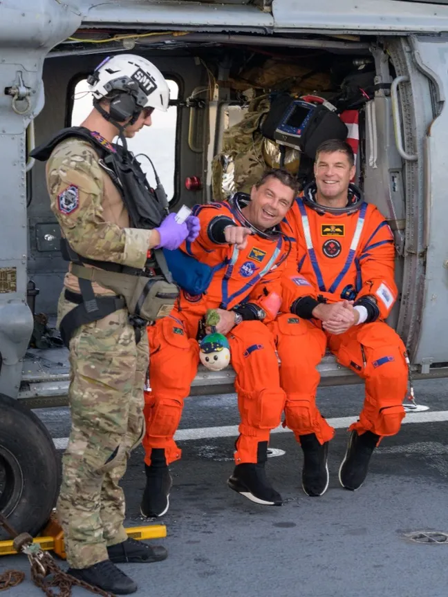 صور.. عودة رواد فضاء "أرتميس 2" بعد رحلة إلى الجانب المظلم من القمر