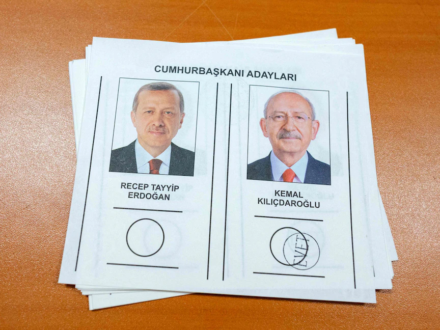 ورقة اقتراع أثناء فرز أصوات الجولة الثانية من انتخابات الرئاسة التركية -28 مايو 2023. - AFP