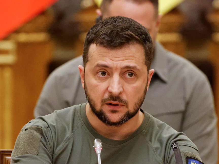 الرئيس الأوكراني فولوديمير زيلينسكي يتحدث خلال جلسة عمل في قصر ماريانسكي.كييف في 16 يونيو 2022. - AFP