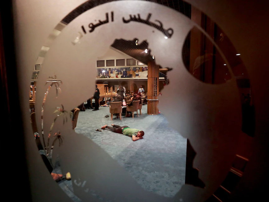 الانتخابات المبكرة في العراق.. حل للأزمة أم مأزق جديد؟