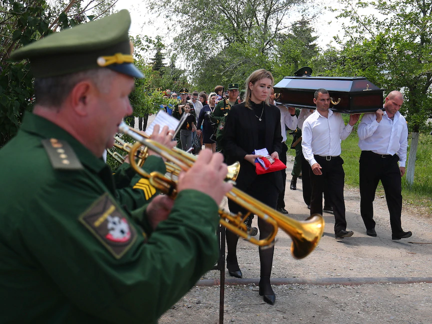 مسيّرات وأغذية ومعدات طبية.. حملة شعبية للتبرعات في روسيا