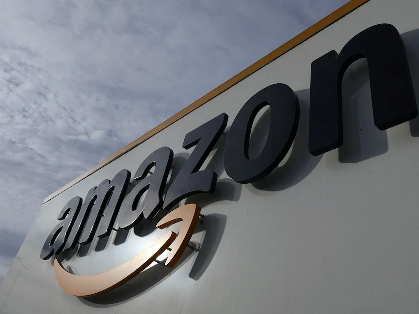 أمازون تعرض "الاستقالة الطوعية" على موظفيها لخفض العمالة
