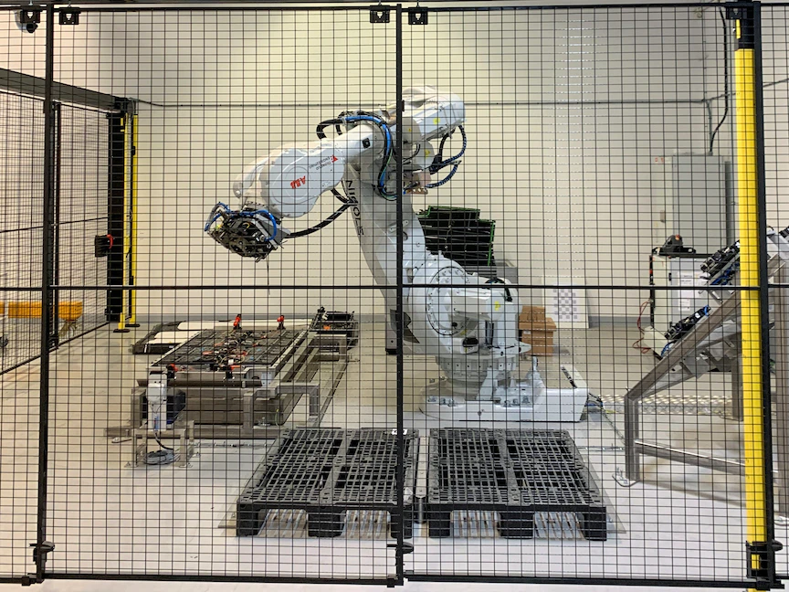 آلة داخل منشأة Northvolt في فاستيراس ، السويد- 29 سبتمبر2021. - REUTERS