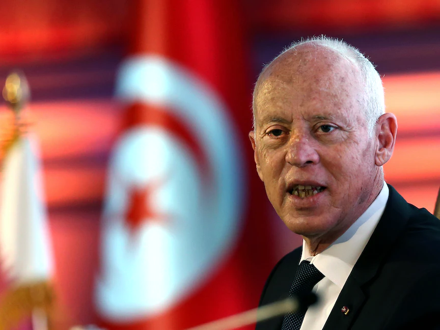 الرئيس التونسي قيس سعيّد خلال إلقائه محاضرة في "القانون الدستوري" بجامعة لوسيل بالدوحة، قطر. 16 نوفمبر 2020. - AFP