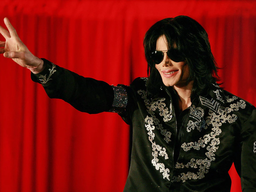 نجم البوب الأميركي مايكل جاكسون خلال مؤتمر صحافي بساحة O2 في لندن. 5 مارس 2009 ، - AFP