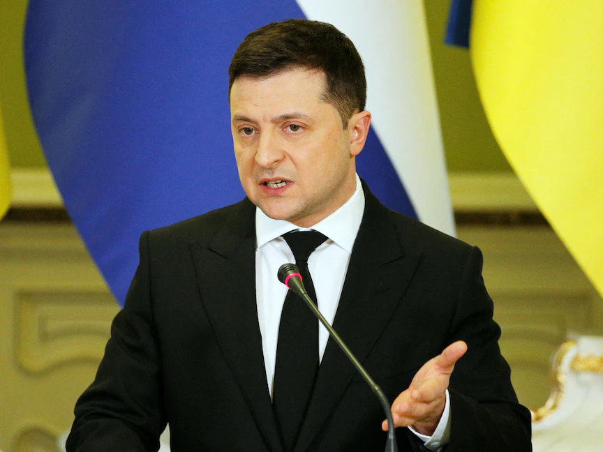 الرئيس الأوكراني يدعو روسيا لتغليب الحوار ويؤكد تعزيز الدفاعات