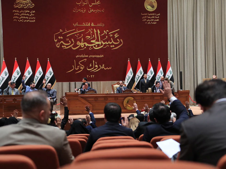العراق.. هل ينجح سباق المبادرات في إنهاء الأزمة السياسية؟