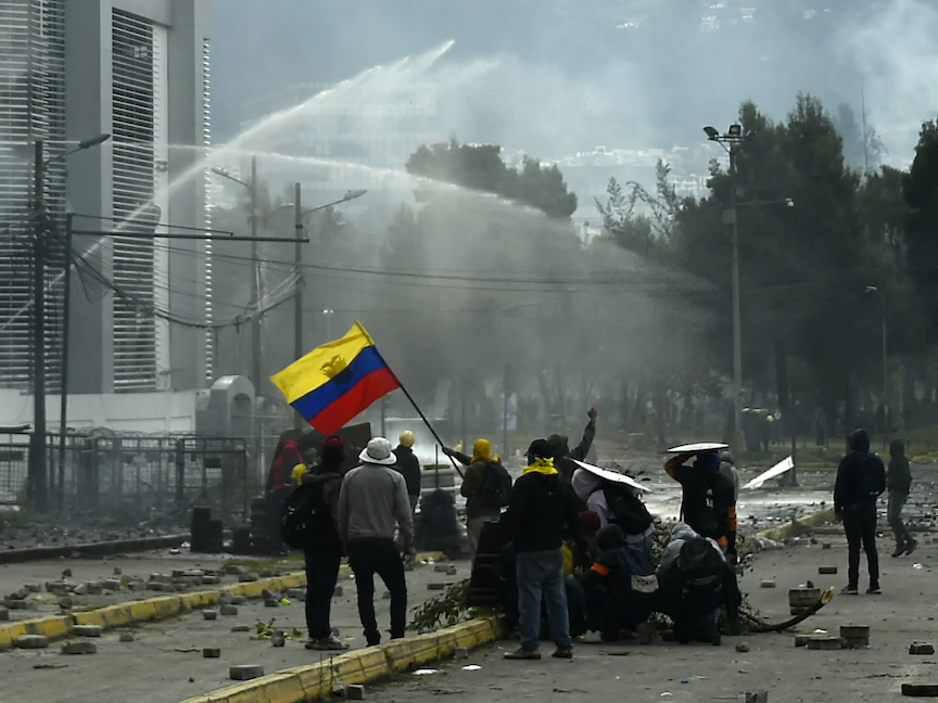رئيس الإكوادور يحذر من "محاولة انقلاب" مع استمرار مظاهرات عنيفة