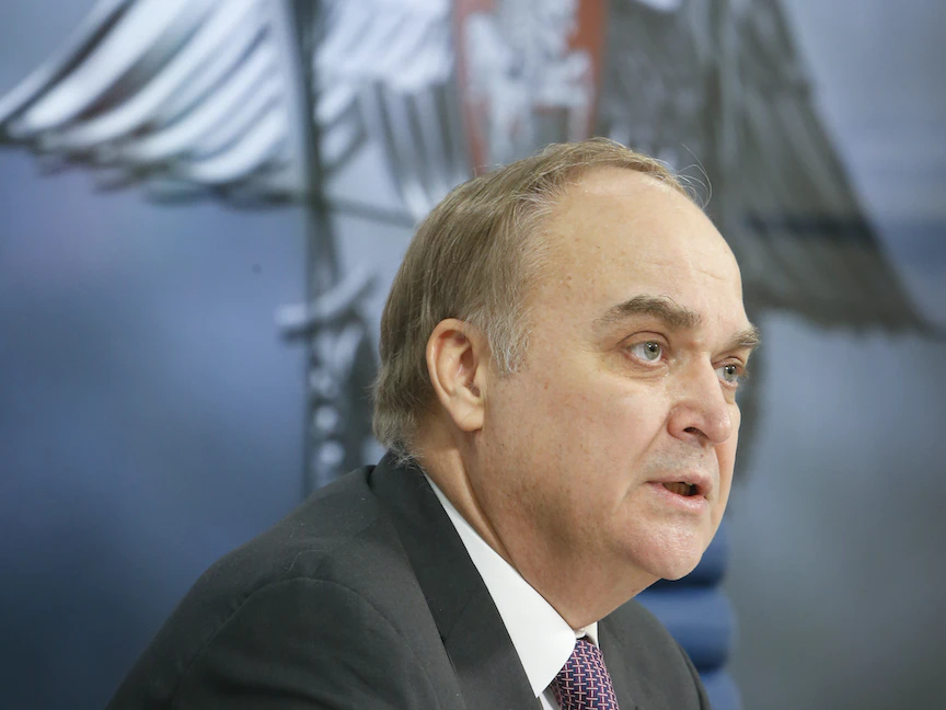 السفير الروسي لدى واشنطن أناتولي أنتونوف يتحدث إلى وسائل الإعلام خلال مؤتمر صحافي في موسكو- 2015 - REUTERS