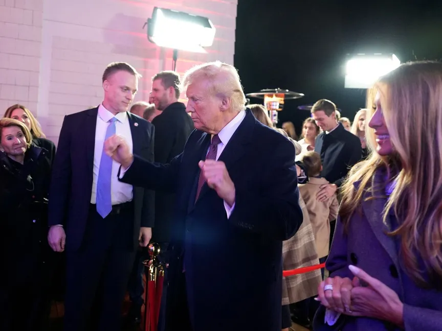 الرئيس الأميركي المنتخب دونالد ترمب، مع زوجته ميلانيا، في نادي ترمب الوطني للجولف في ستيرلينج بولاية فيرجينيا. 18 يناير 2025 - via REUTERS