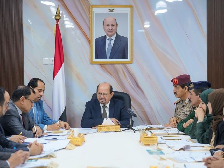 اليمن: الحوثيون يحاولون التغطية على الهزائم باستهداف مطار الملك خالد ومنشآت مدنية