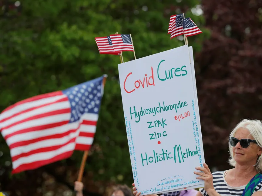 التظاهر ضد قيود كورونا.. قلق من المستقبل وإيمان بـ"نظرية المؤامرة"