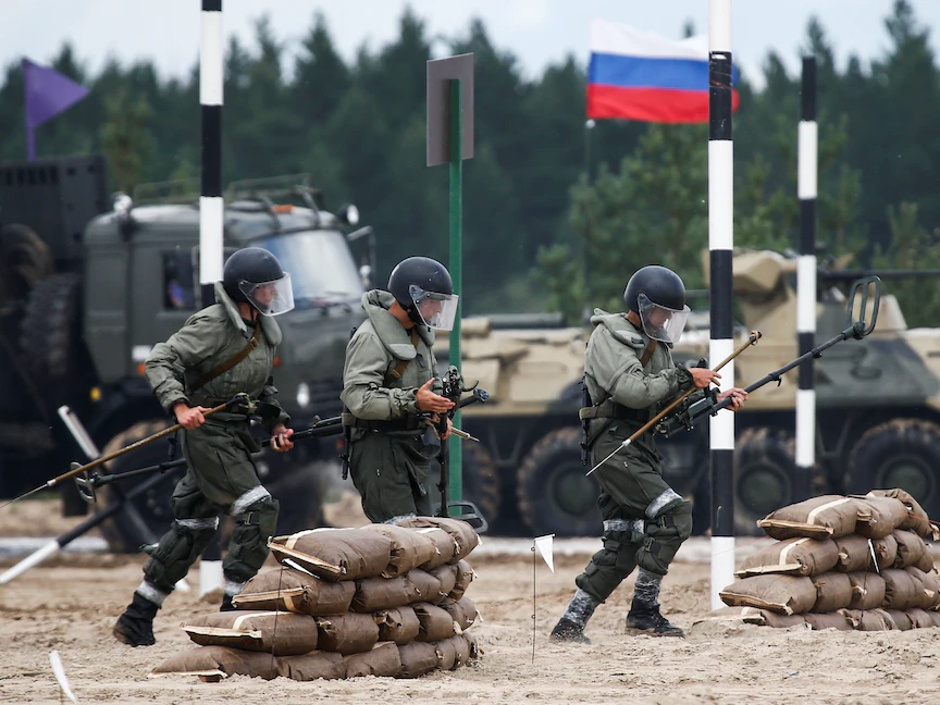 عسكريون في دورة الألعاب العسكرية الدولية 2017 في مضلع أندريفسكي العسكري خارج بلدة تيومين الروسية، 6 أغسطس 2017. - REUTERS