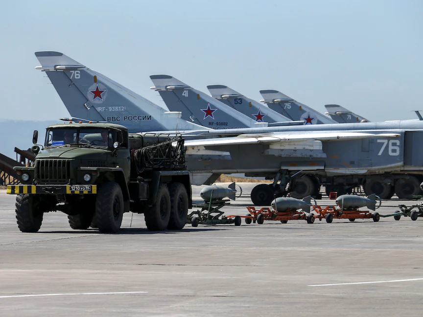 طائرات حربية روسية في "قاعدة حميميم" العسكرية بمحافظة اللاذقية غرب سوريا - 18 يونيو 2016 - REUTERS