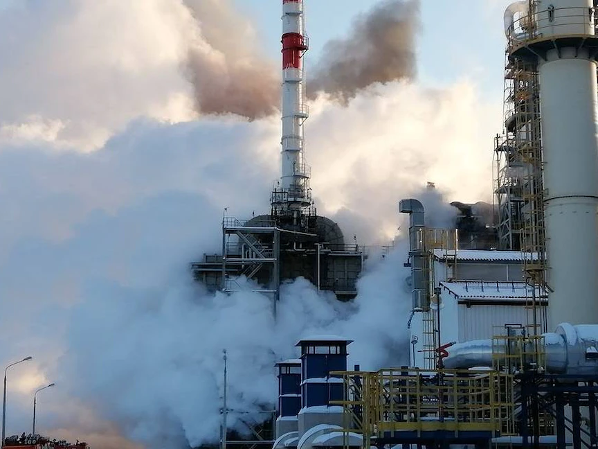 حريق مصفاة "أنتيبينسكي" لتكرير النفط. بمنطقة تيومين بسيبيريا، روسيا في 4 يناير 2022 - tass.com