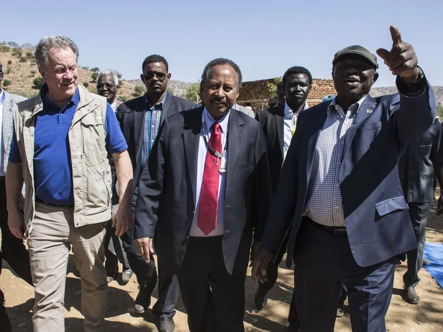 رئيس الوزراء السوداني عبد الله حمدوك ورئيس "الحركة الشعبية لتحرير السودان" - شمال عبد العزيز الحلو خلال لقاء في 9 يناير 2020. - Getty Images