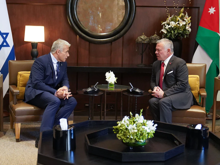 ملك الأردن عبد الله الثاني يلتقي رئيس الوزراء الإسرائيلي يائير لبيد في عمان - 27 يوليو 2022 - twitter.com/RHCJO