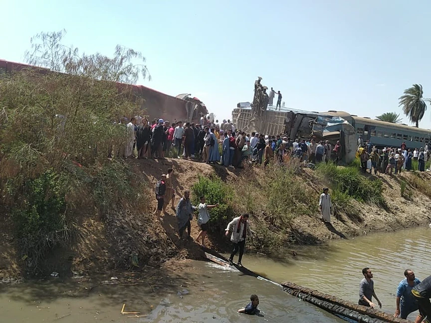موقع تصادم قطارين في سوهاج جنوبي مصر- 26 مارس 2021 - الشرق
