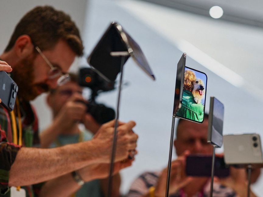 "الطلب الاستثنائي" على iPhone Duo يؤخر مواعيد التسليم إلى 2027