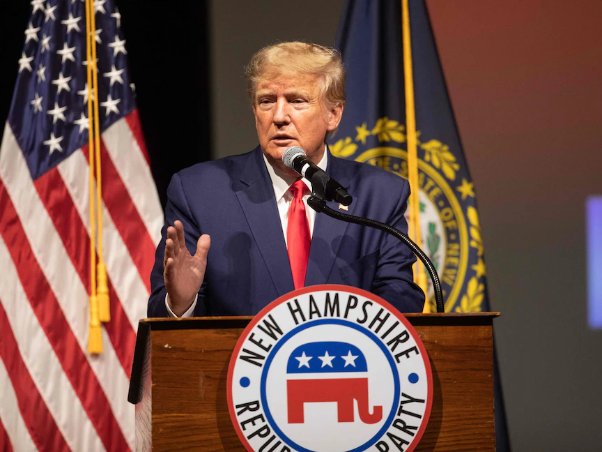 الرئيس الأميركي السابق دونالد ترمب يلقي خطاباً بشأن سباق الرئاسة 2024 في تجمع بولاية نيوهامبشير. 29 يناير 2023 - AFP