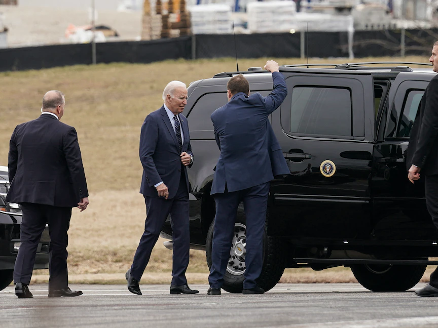 الرئيس الأميركي جو بايدن يصل إلى مارين ون لإجراء فحص طبي سنوي في مركز والتر ريد الطبي العسكري في ماريلاند، الولايات المتحدة. 16 فبراير 2023 - REUTERS