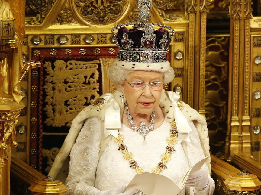 الملكة إليزابيث تلقي خطاباً في مجلس اللوردات بالعاصمة لندن - 18 مايو 2016 - REUTERS
