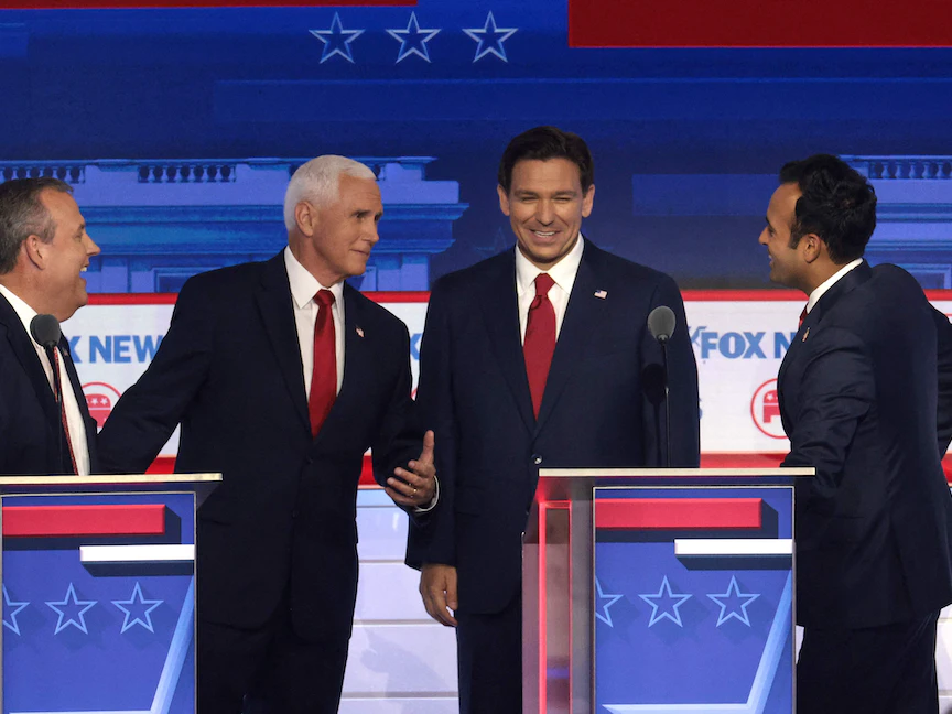 المرشحون الجمهوريون المحتملون في قاعة المناظرة الجمهورية الأولى في ميلواكي بولاية ويسكونسن. 23 أغسطس 2023 - AFP