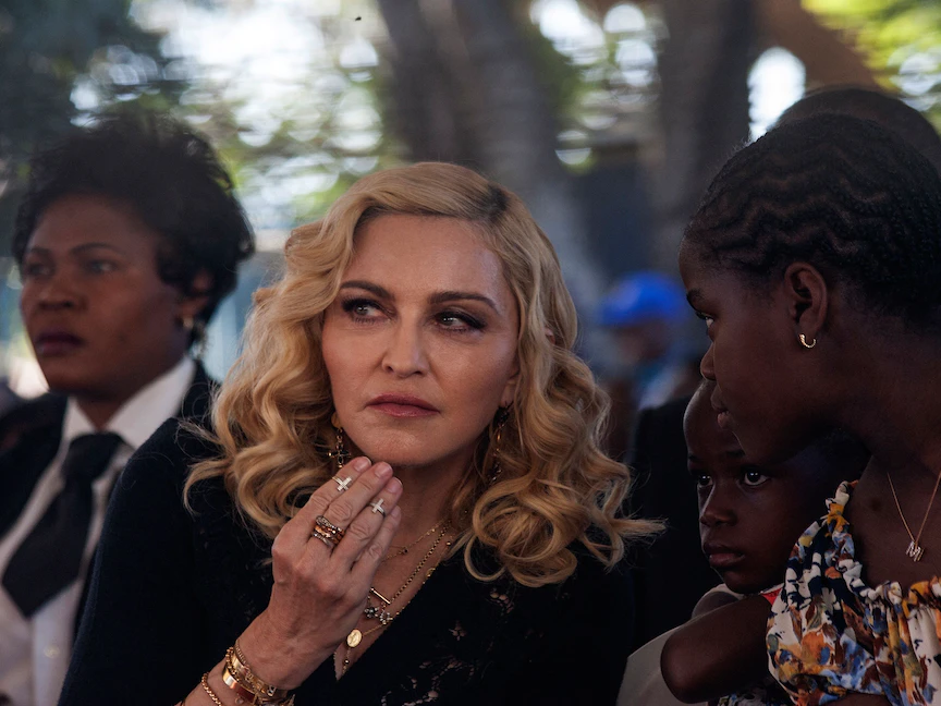 مادونا تشكر عائلتها وأصدقاءها على دعمها خلال فترة المرض 