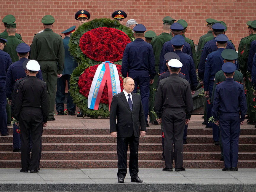 الرئيس الروسي فلاديمير بوتين خلال إحياء ذكرى بداية الحرب ضد ألمانيا النازية في عام 1941 - REUTERS