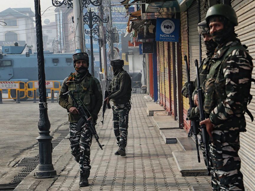 كشمير.. سقوط 6 مسلحين وجندي في مواجهتين مع قوات الأمن الهندية