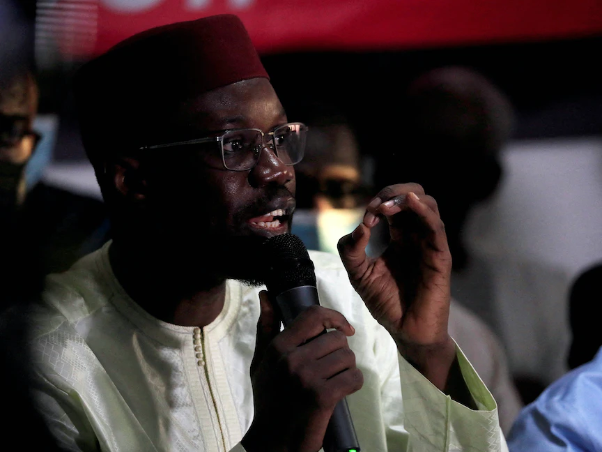 زعيم المعارضة عثمان سونكو يتحدث خلال مؤتمر صحفي في داكار بالسنغال. 8 مارس 2021. - REUTERS