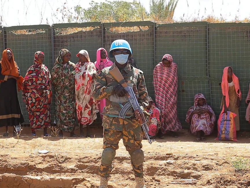 عنصر في بعثة الأمم المتحدة والاتحاد الإفريقي للسلام في إقليم دارفور- 15 فبراير 2021 - AFP