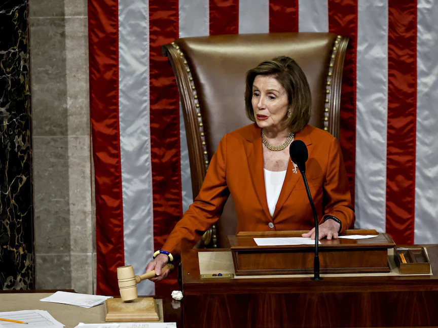 رئيسة مجلس النواب الأميركي نانسي بيلوسي خلال جلسة تصويت للمجلس في واشنطن - 24 يونيو 2022 - Bloomberg