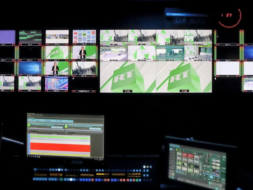 صورة من داخل غرفة تحكم لقناة "روسيا اليوم" في فرنسا. 18 ديسمبر 2017 - Reuters