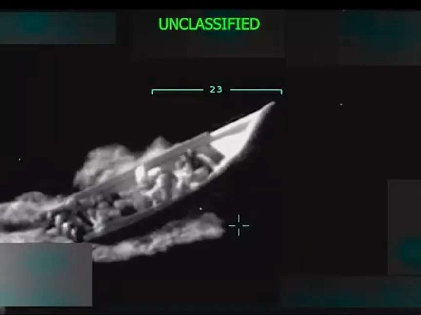 لقطة نشرها وزير الدفاع الأميركي لقارب تهريب مخدرات قبل استهدافه قبالة فنزويلا. 2 سبتمبر 2025 - @PeteHegseth