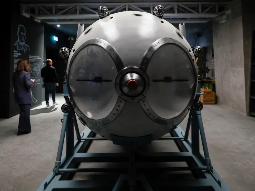 نموذج لأول قنبلة ذرية سوفيتية RDS-1 في متحف الطاقة النووية في العاصمة الروسية موسكو. 26 أكتوبر 2023 - Reuters