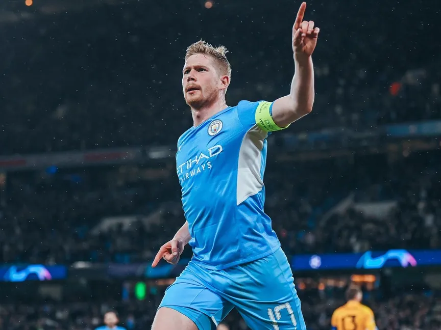 كيفن دي بروين لاعب مانشستر سيتي يحتفل بعد التسجيل في مرمى أتلتيكو مدريد - TWITTER/@ManCity