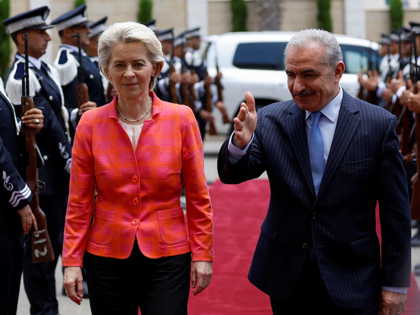 رئيس الوزراء الفلسطيني محمد اشتية يستقبل في رام الله رئيسة المفوضية الأوروبية أورسولا فون دير لاين - 16 يونيو 2022 - REUTERS