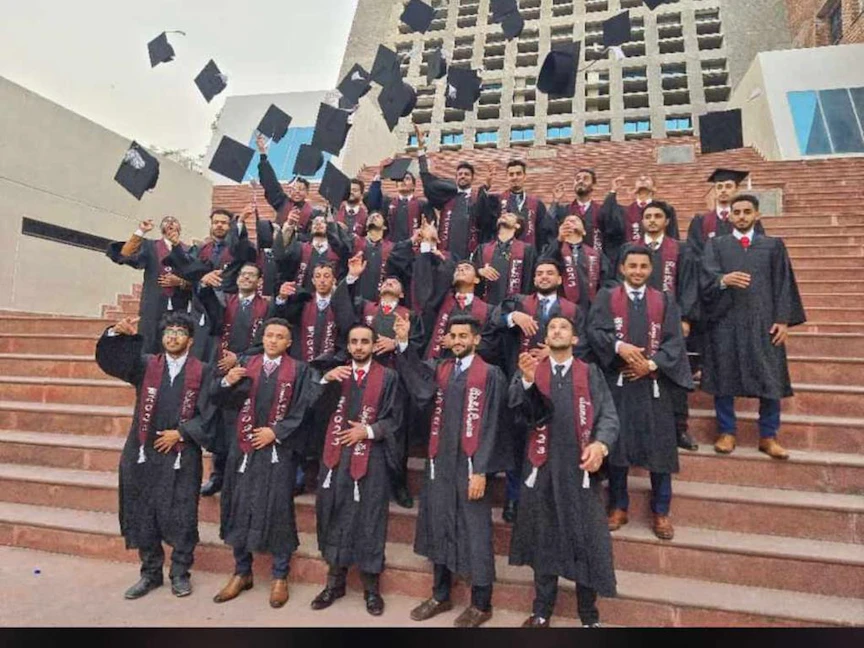 طلاب يمنيون على "قوارب الموت" من أجل الدراسة في الخارج