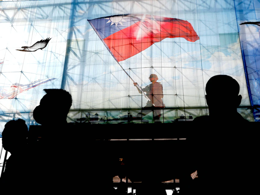 علم تايوان داخل وزارة الدفاع التايوانية في تايبيه. 26 ديسمبر 2022 - REUTERS