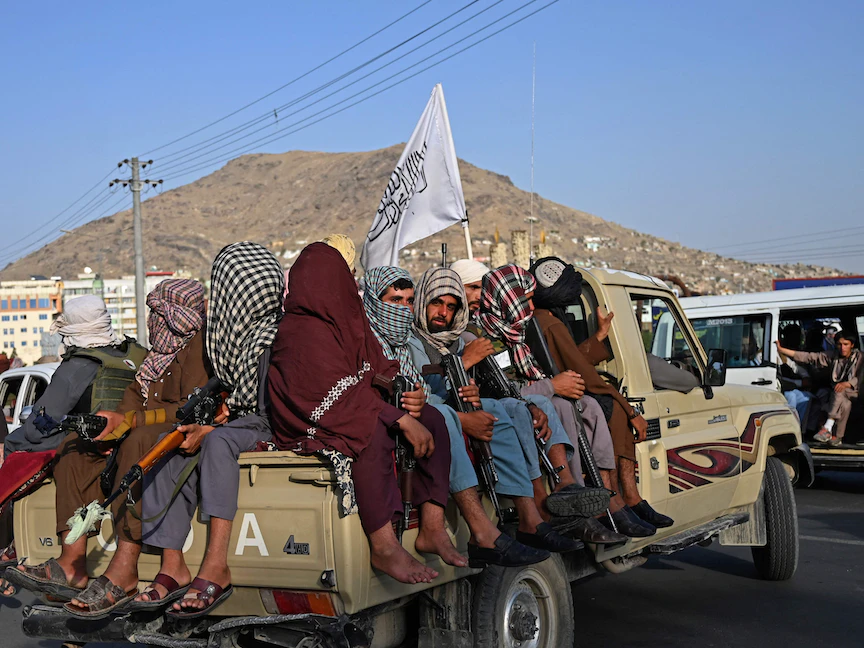 مقاتلو طالبان في دورية بشوارع كابول، 23 أغسطس 2021 - AFP