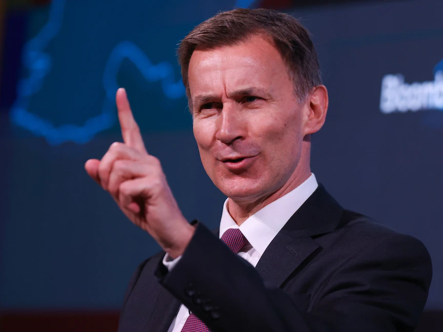 بريطانيا.. وزير الخزانة يتعهد بتعزيز النمو والالتزام بالزيادات الضريبية